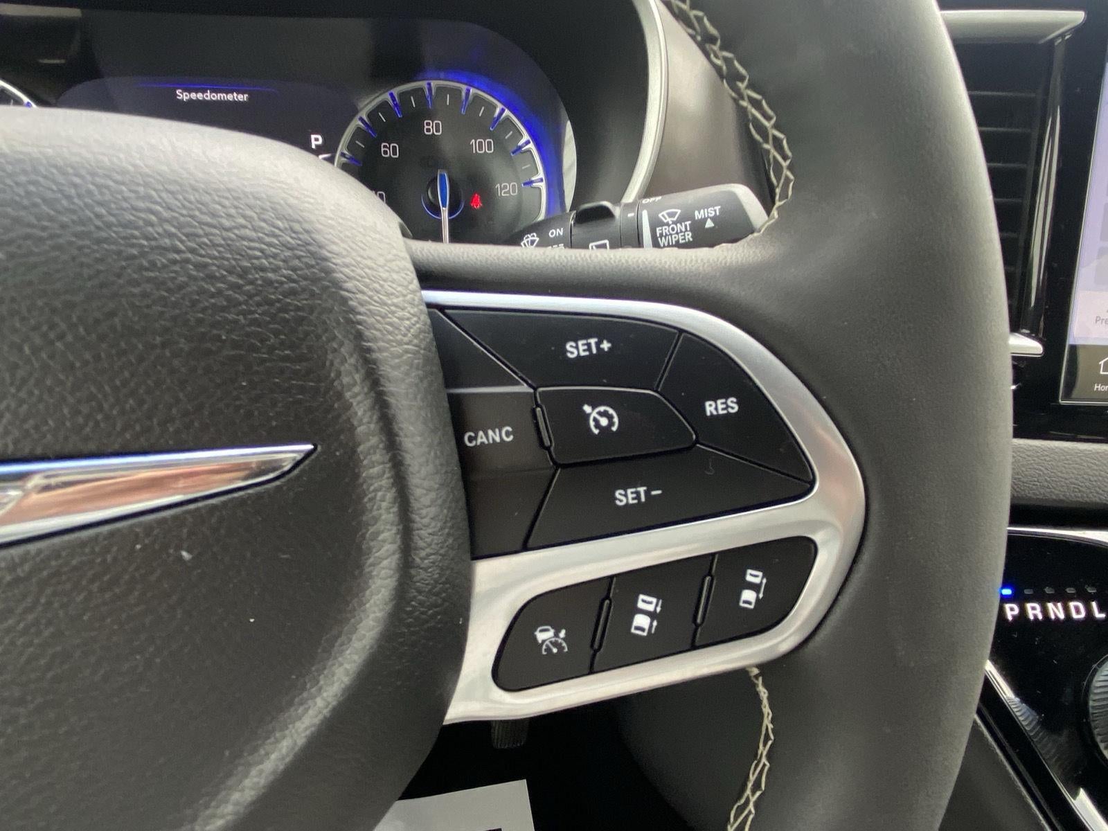 2025 Chrysler Pacifica Select