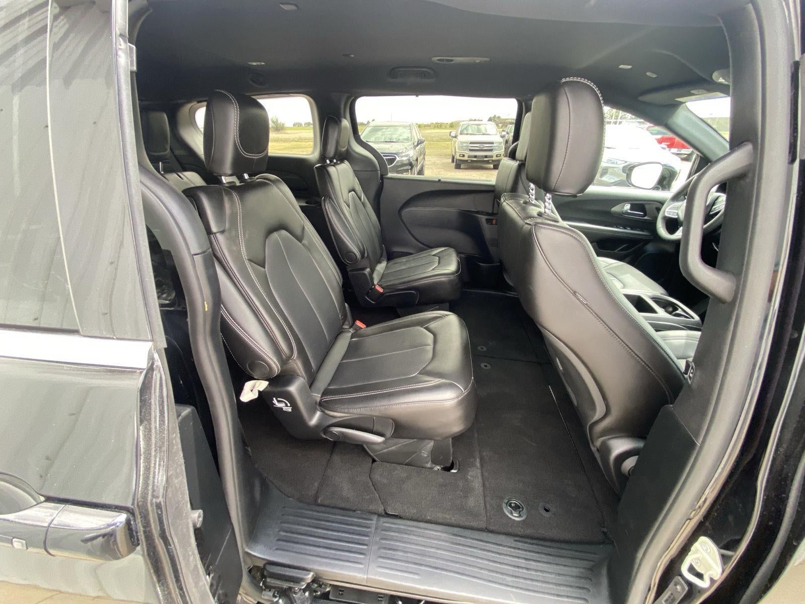 2025 Chrysler Pacifica Select