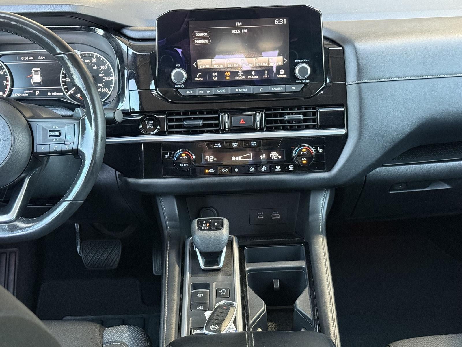 2025 Nissan Pathfinder SV
