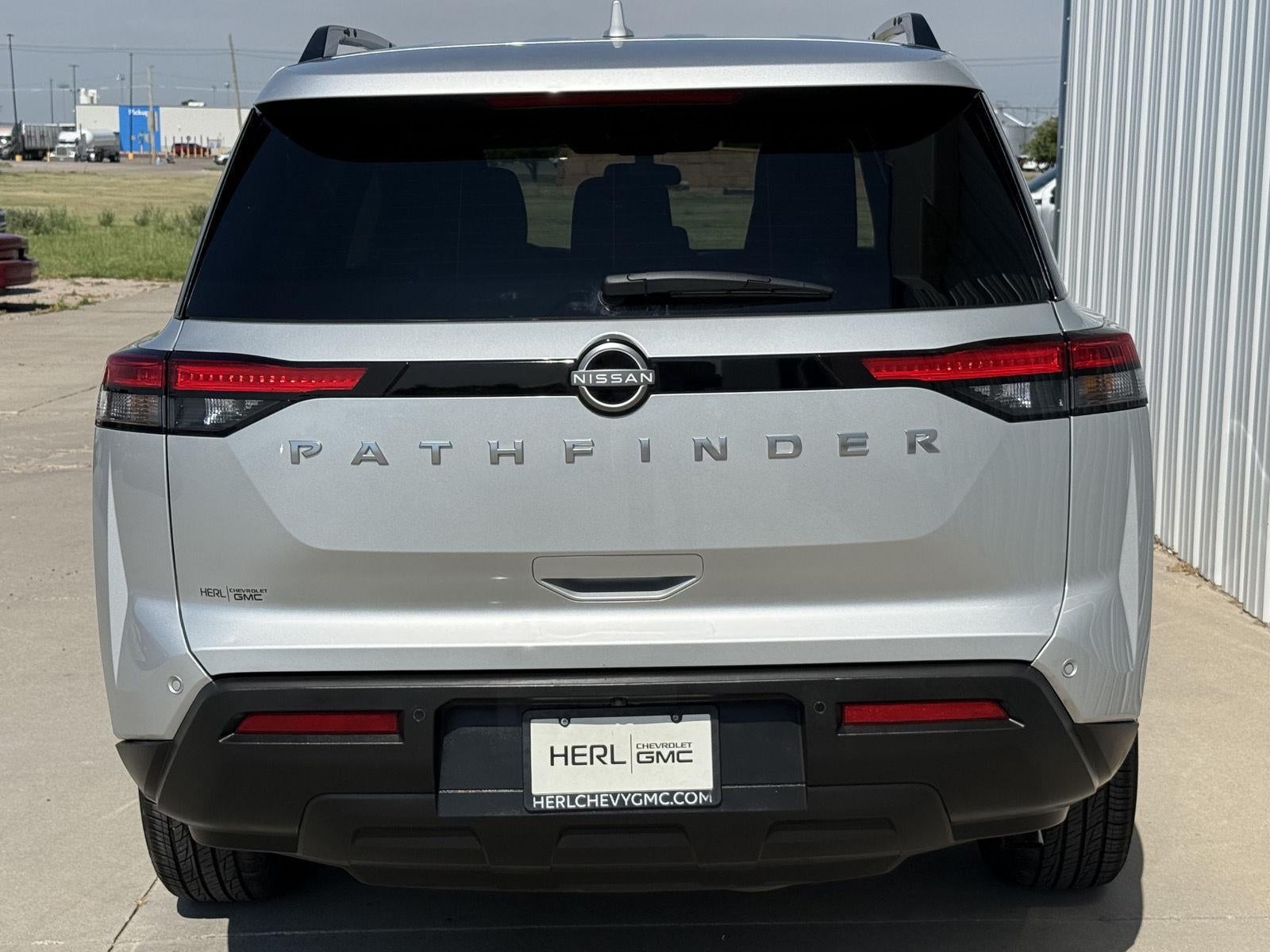 2025 Nissan Pathfinder SV