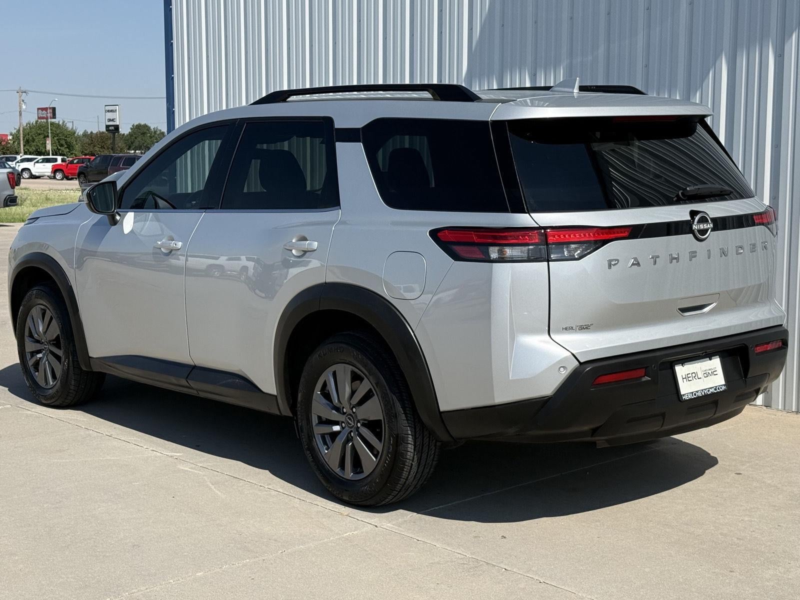 2025 Nissan Pathfinder SV