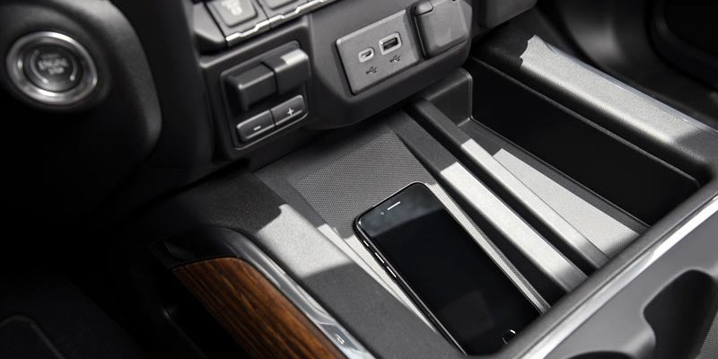 2020 Chevrolet Silverado 2500HD center console